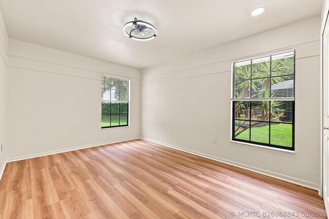 Building Photo - 10798 Cypress Bend Dr
