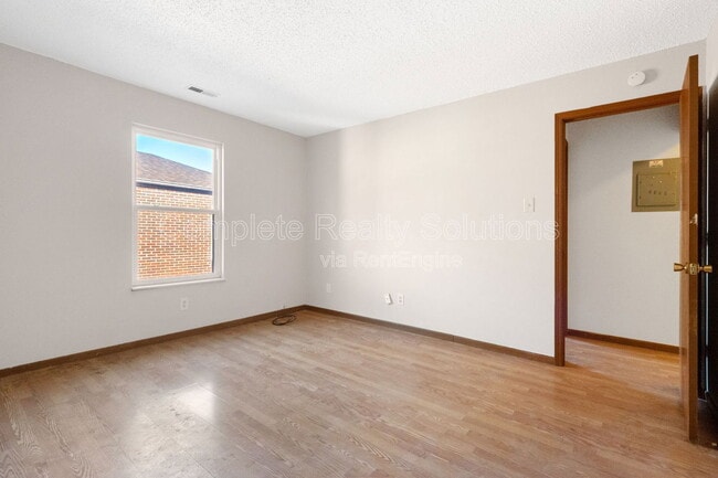 Building Photo - 330 Mt Everest Dr