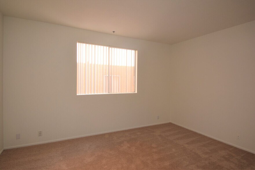 Building Photo - 11107 La Maida St