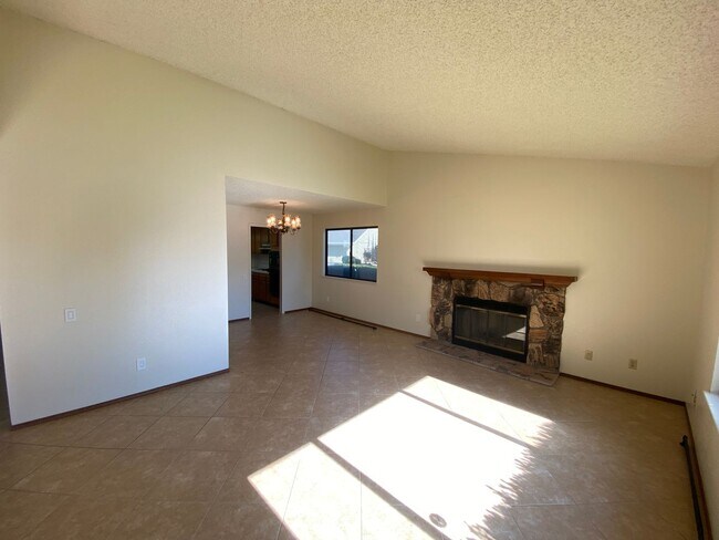 Building Photo - Well Maintained, Large Corner Lot