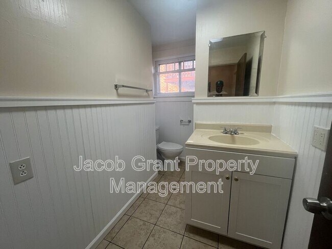 Building Photo - 1298 Idaho Ave
