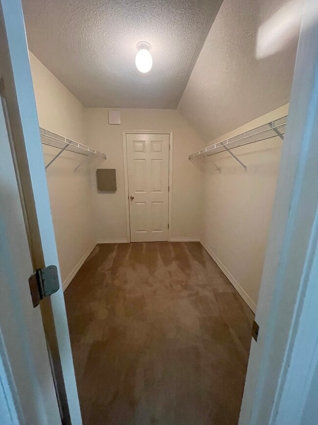 Building Photo - 6 Hollycrest Blvd