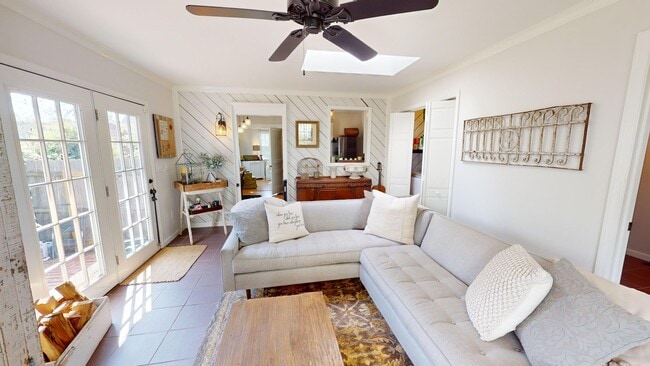 Building Photo - Sylvan Park Fully Furnished Home and Guest House-Shorter Term Leases Available!