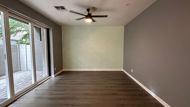 Building Photo - 3/2.5 Condo in Gated Complex