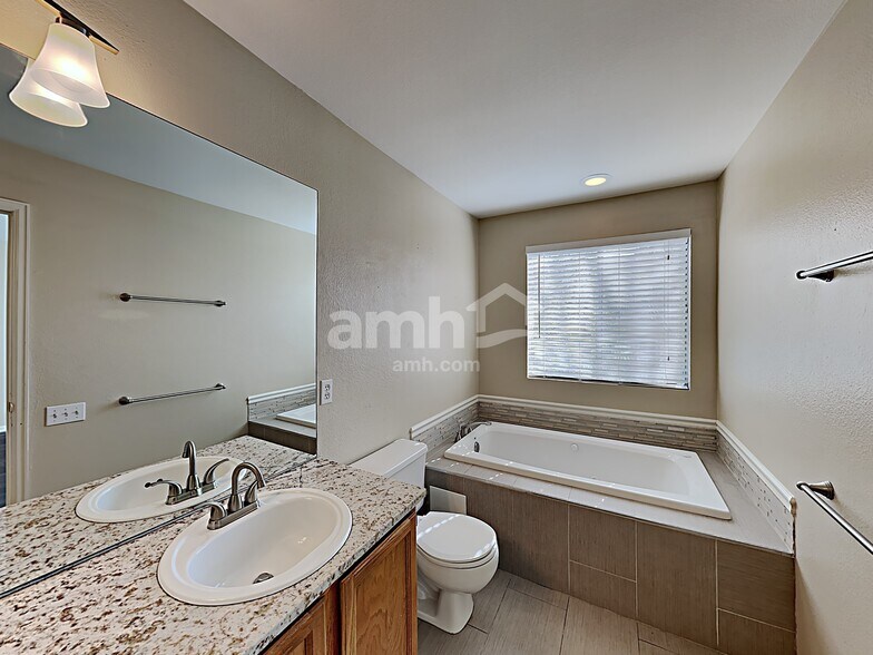 Building Photo - 2768 S Cathay Ct