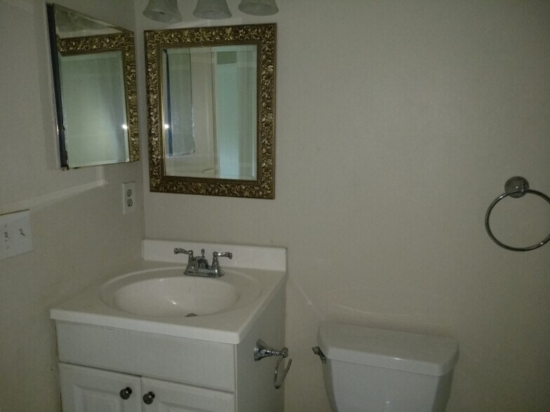 Building Photo - 441 Hickory Hill Dr