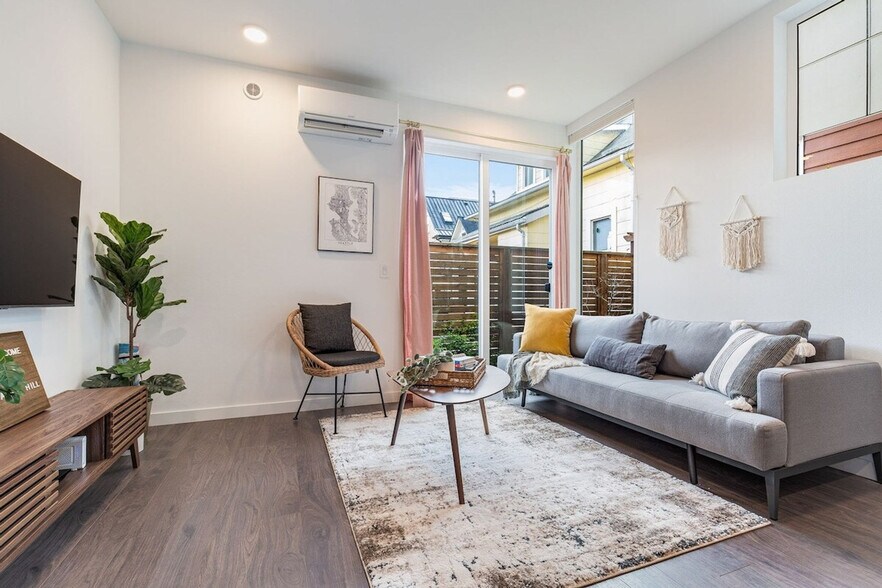 Building Photo - 1112 13th Ave