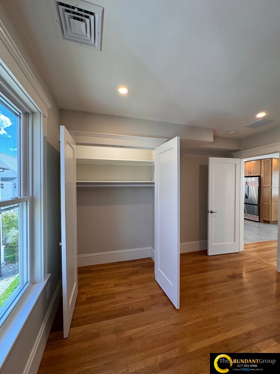 Building Photo - 14 White St