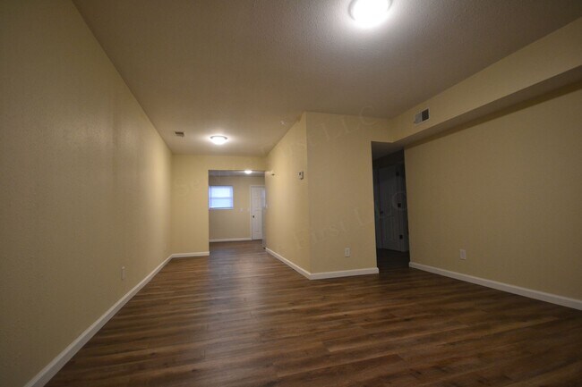 Building Photo - Pike Apartments