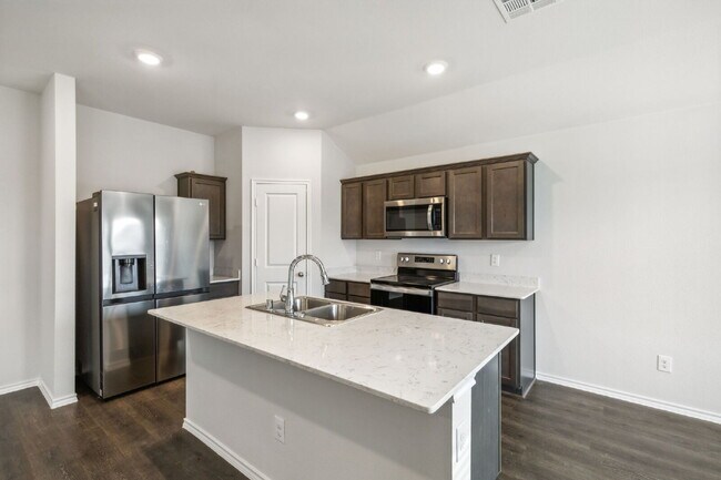 Building Photo - 606 Wrangler Dr