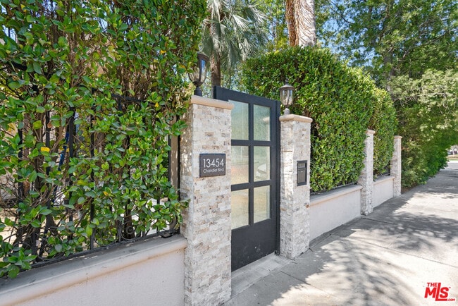 Building Photo - 13454 Chandler Blvd
