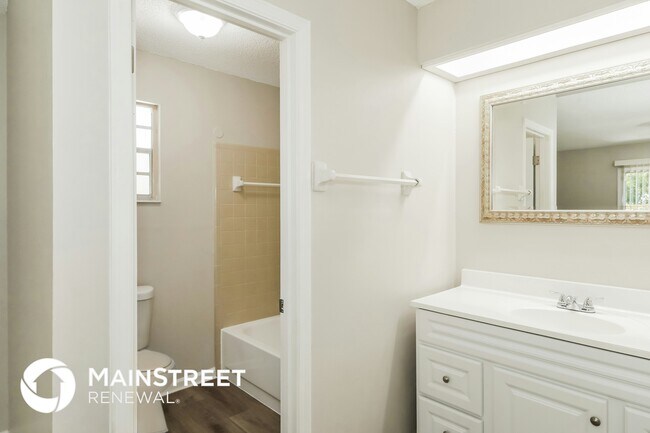 Building Photo - 8162 Cayuga Trail W