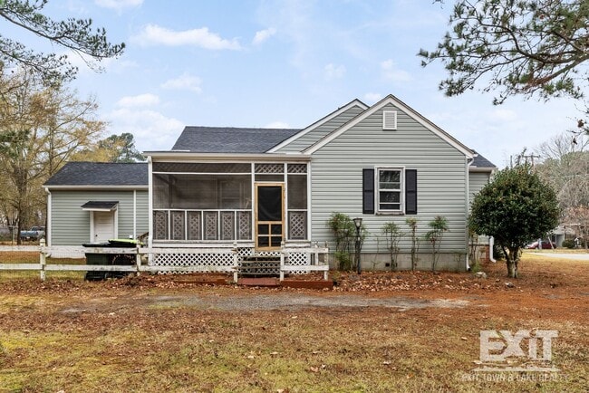 Building Photo - 3 Bedroom 1 Bathroom Home