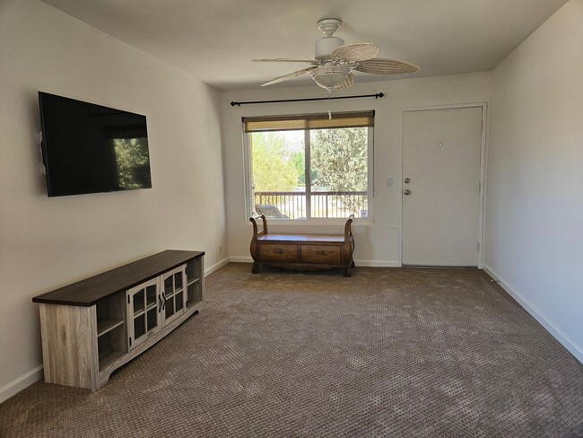 Building Photo - ADORABLE 1 BED/1 BATH CONDO