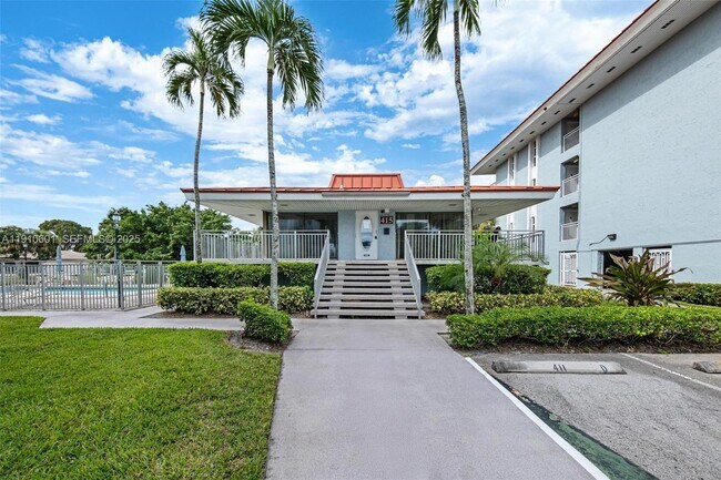 Building Photo - 405 S Pine Island Rd