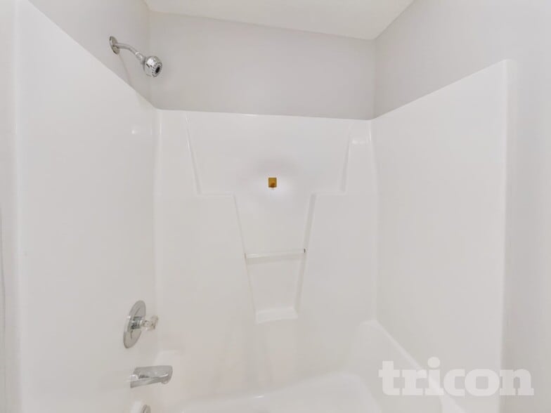 Building Photo - 701 Avondale Dr