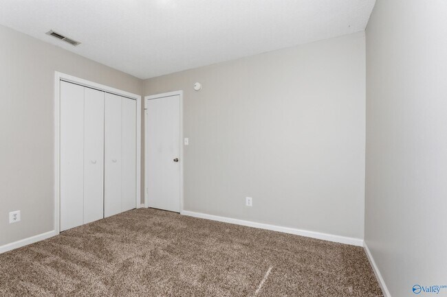 Building Photo - 2504 Reabok Cir SW