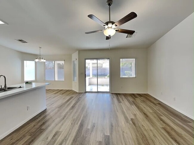 Building Photo - 6281 Hill Haven Ave