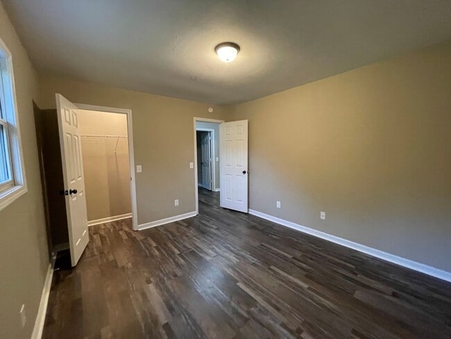 Building Photo - 1006 Northwood Dr