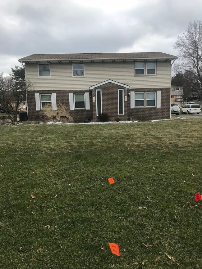 Primary Photo - 2960 Thackeray Ave NW