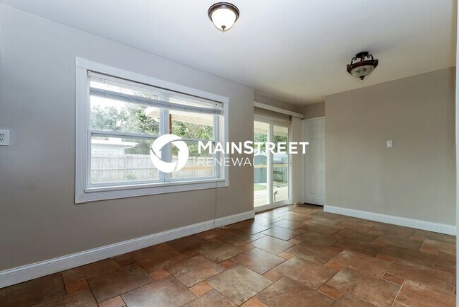 Building Photo - 4 Bedroom Pet-Friendly Home in Palm Harbor...