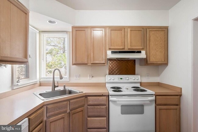 Building Photo - 539 Hudson Ave