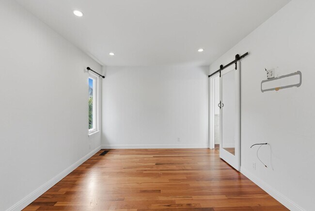 Building Photo - Exceptional Home in the Back of the Valley, Pacifica