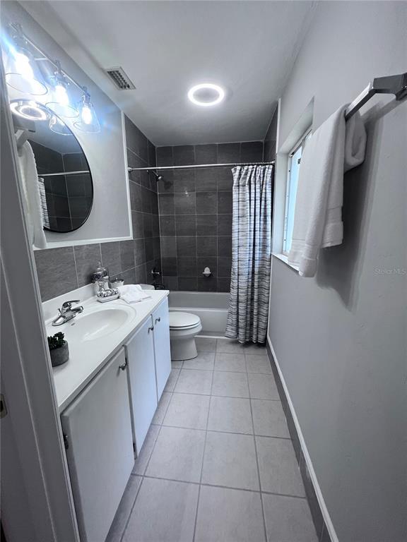 Building Photo - 3857 W University Ave