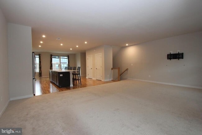 Building Photo - 43808 Middleway Ter