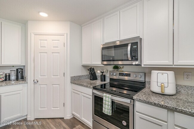 Building Photo - 1043 Corbin Cir SW