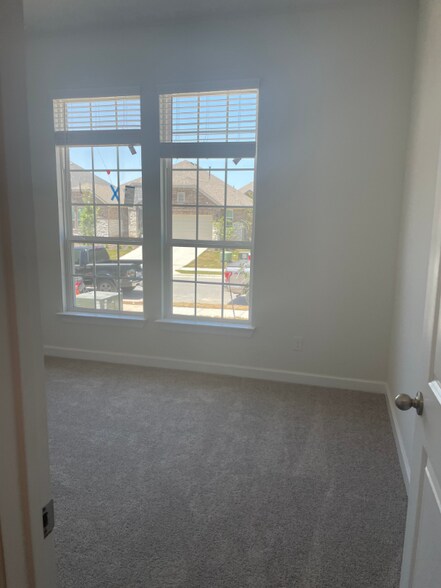 Building Photo - 486 Gamble Dr
