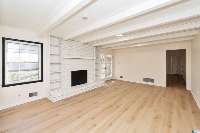 Building Photo - 3338 Crescent Dr