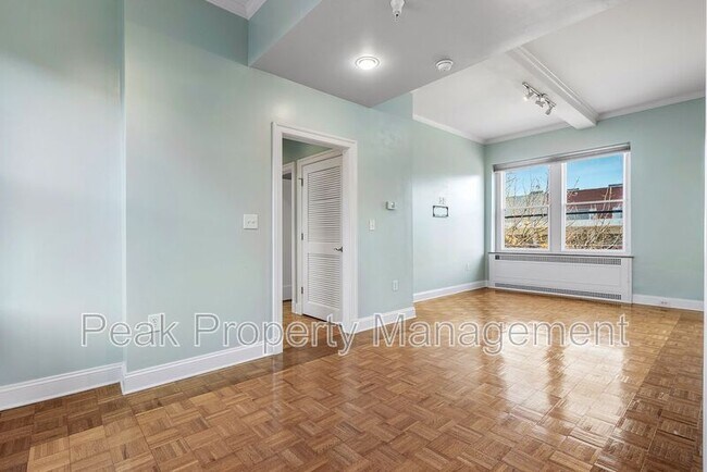 Building Photo - 212 E Clay St