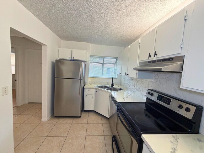 Building Photo - 1244 S Military Trail