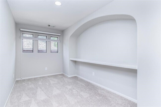 Building Photo - 59 Douvaine Ct