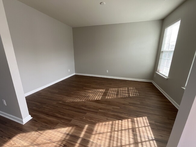 Building Photo - "Charming 4-Bed High Point Home with Granite Elegance & Cozy Fireplace!"