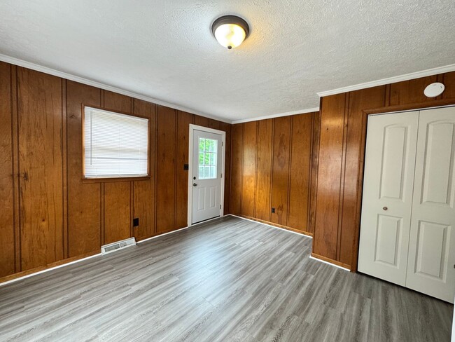 Building Photo - Campbell County Home on Large Lot