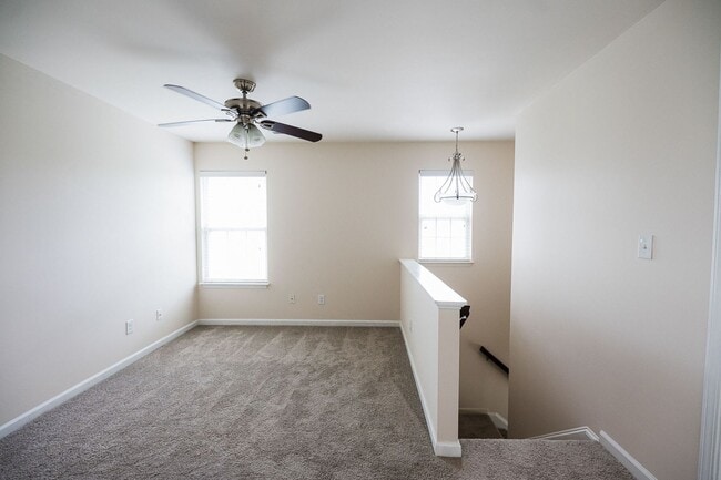 Building Photo - Immaculate beautiful 3-bedroom, 2.5-bath t...