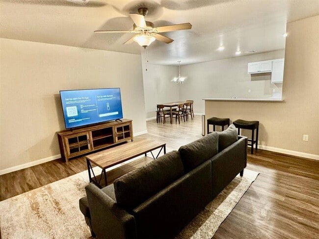 Building Photo - 203 Gray St