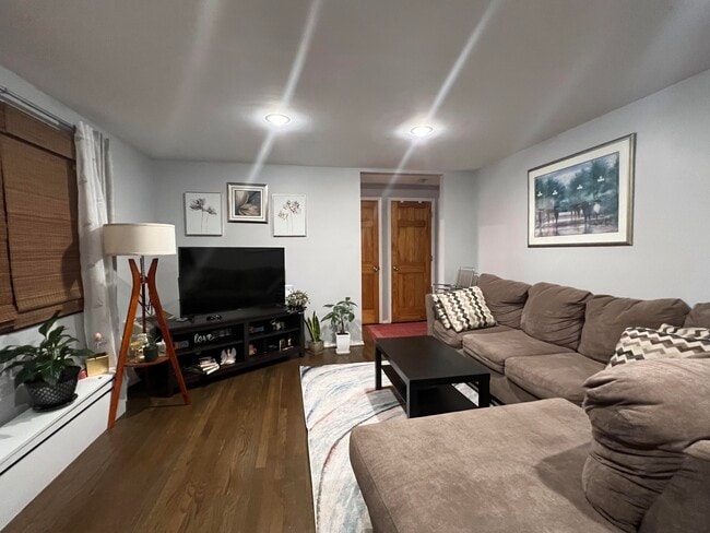 Building Photo - 72 Clark Ct