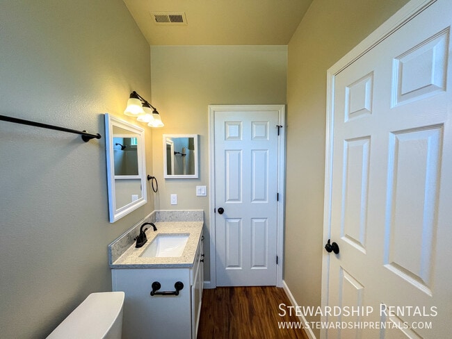 Building Photo - 618 Camden Ln