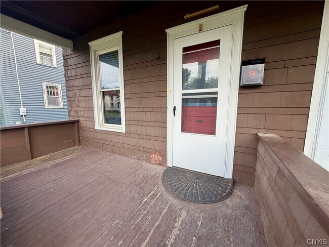 Building Photo - 371 Stone St