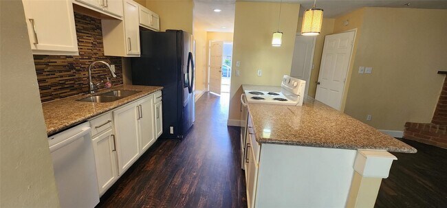Building Photo - 510 Stonewall Dr