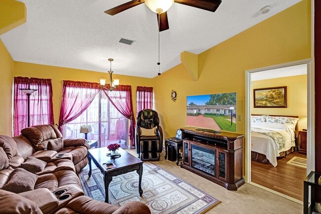 Building Photo - Beautiful 2BR/2BA WITH GARDEN VIEW in the Hear of Boca (55+ community)