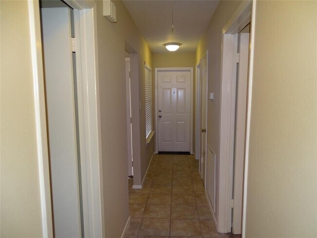 Building Photo - 7247 Barton Oaks Dr