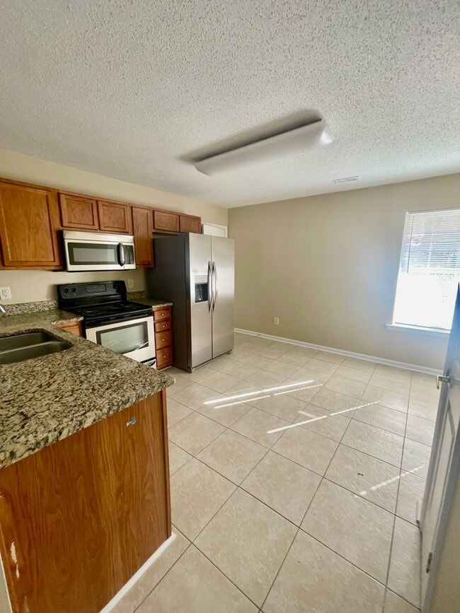 Building Photo - Must see this Adorable 3 bedroom 2 bath 2 garage home . Located in the Reedy Creek Plantation