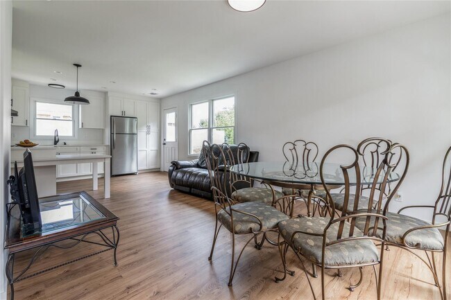 Building Photo - 325 Montauk Hwy
