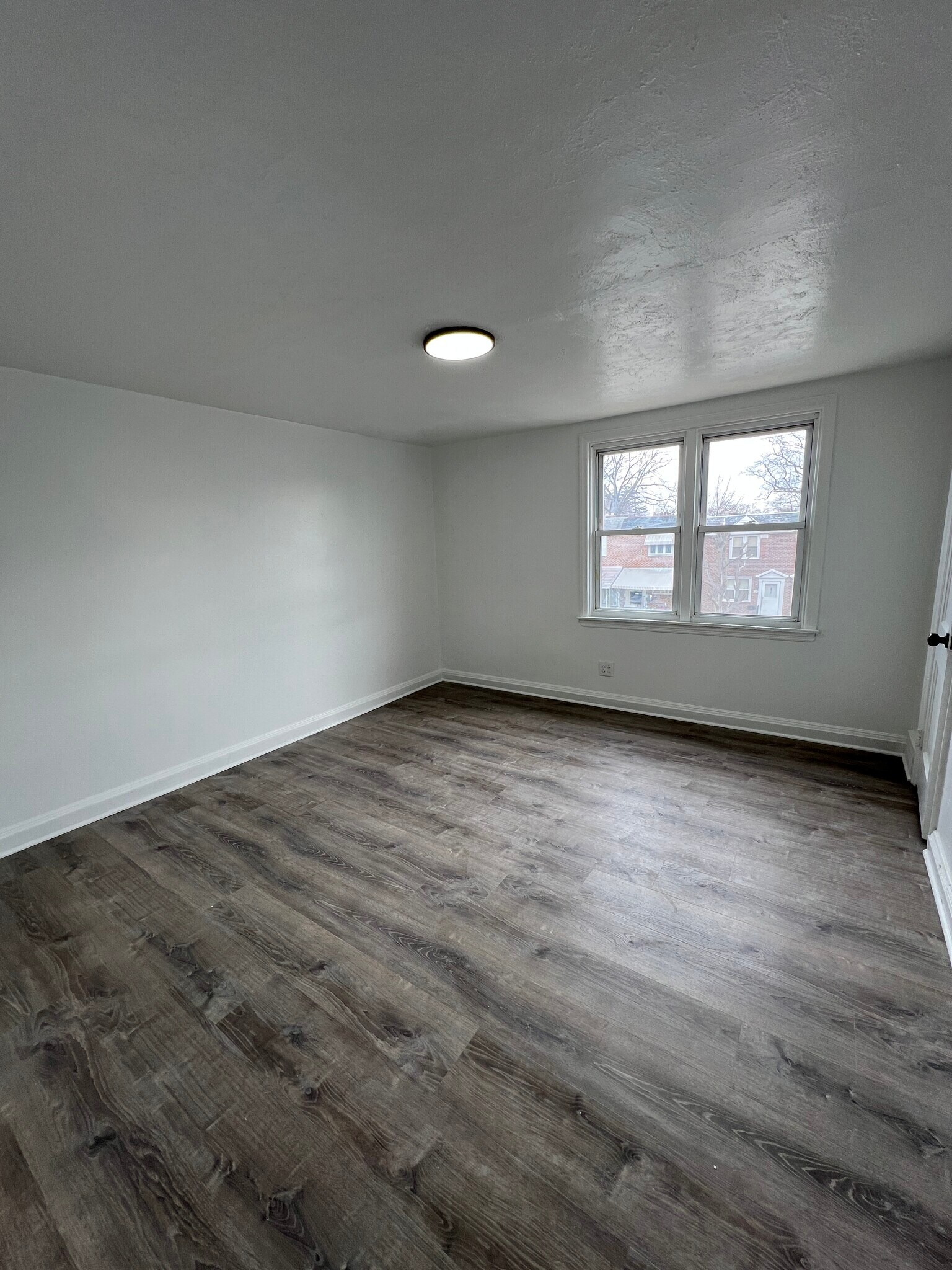 Building Photo - 112 W 21st St