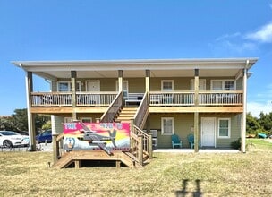 Building Photo - Year Round 2BR 1BA Unit On Topsail Island