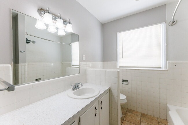 Building Photo - Wonderful 3/2/2 for Rent!